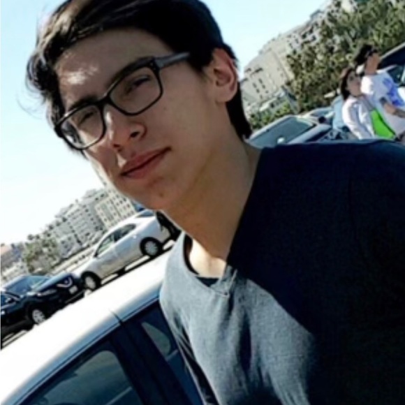 Meet your Posher, Monica - Picture 2 of 7